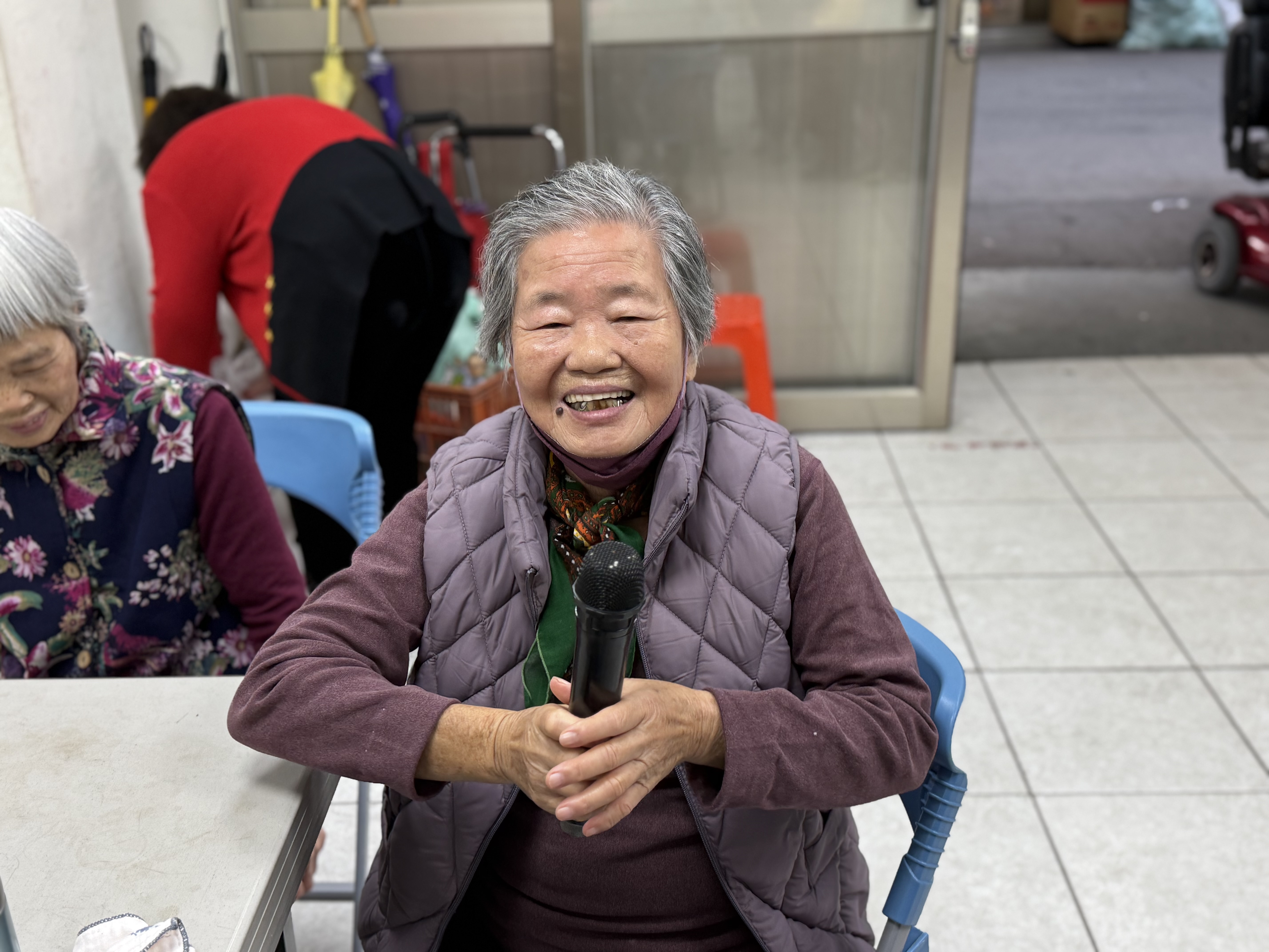 長輩參與課程活動，每天笑嗨嗨！