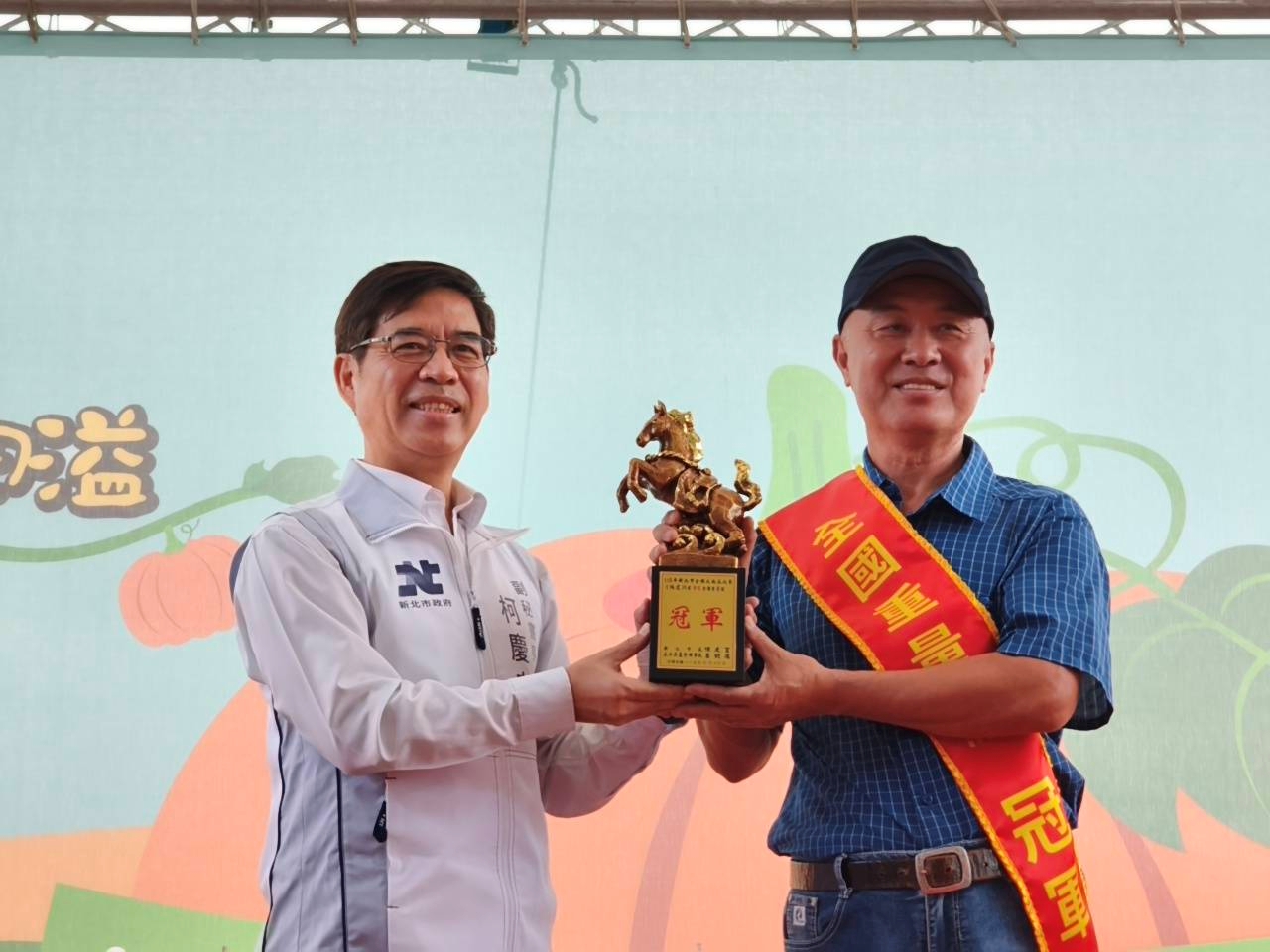 773斤巨無霸稱霸全國！淡水林建訓第九度獲得南瓜王