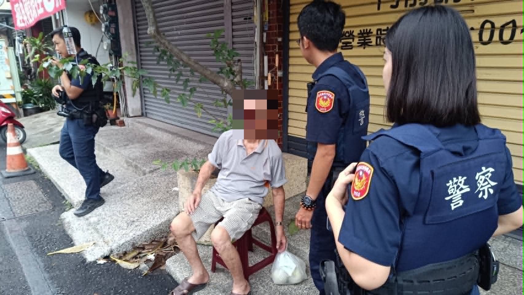 血糖過低癱坐路旁 暖警叫車協助返家