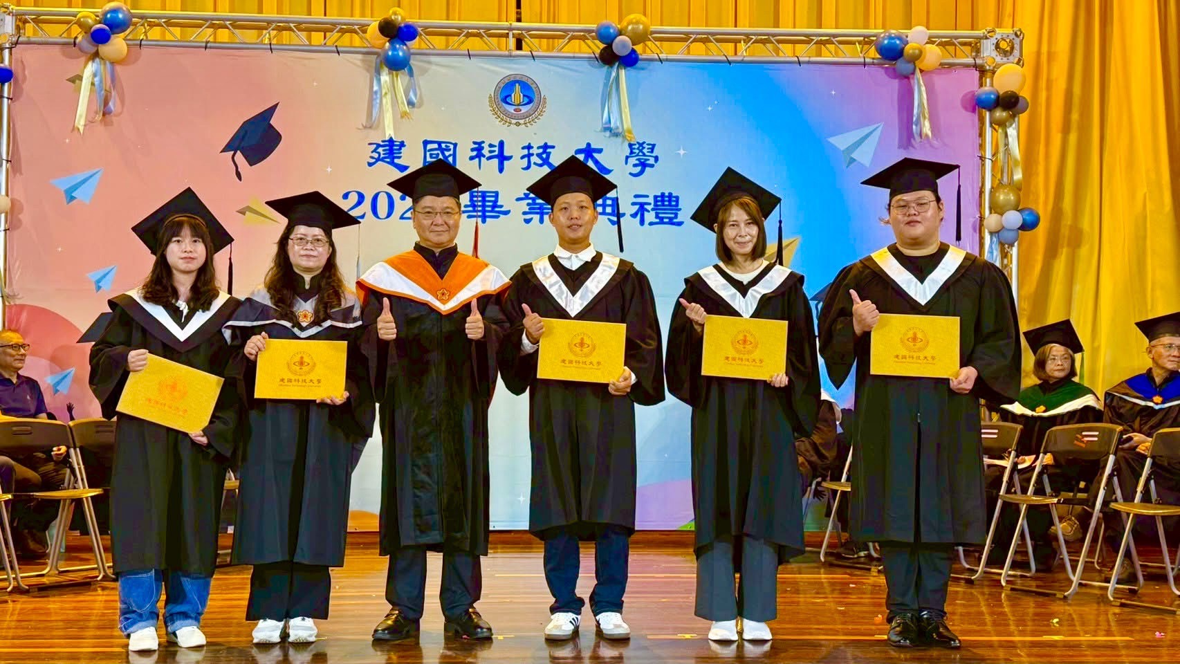 彰化建國科技大學114學年度畢業典禮，畢業生走入社會後要懂得低頭