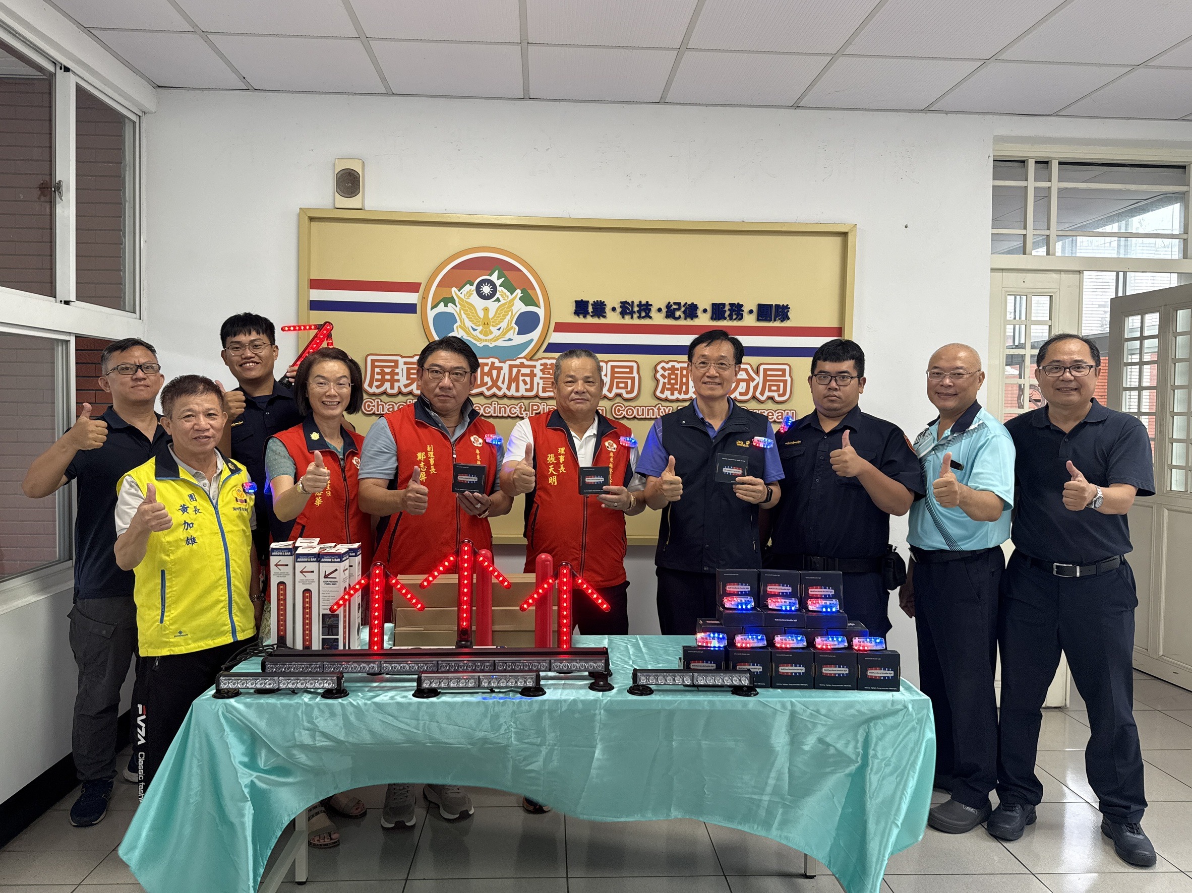 台灣前瞻新聞社/潮警安全再升級！怡統工程董事長鄭志屏熱心公益捐警示燈