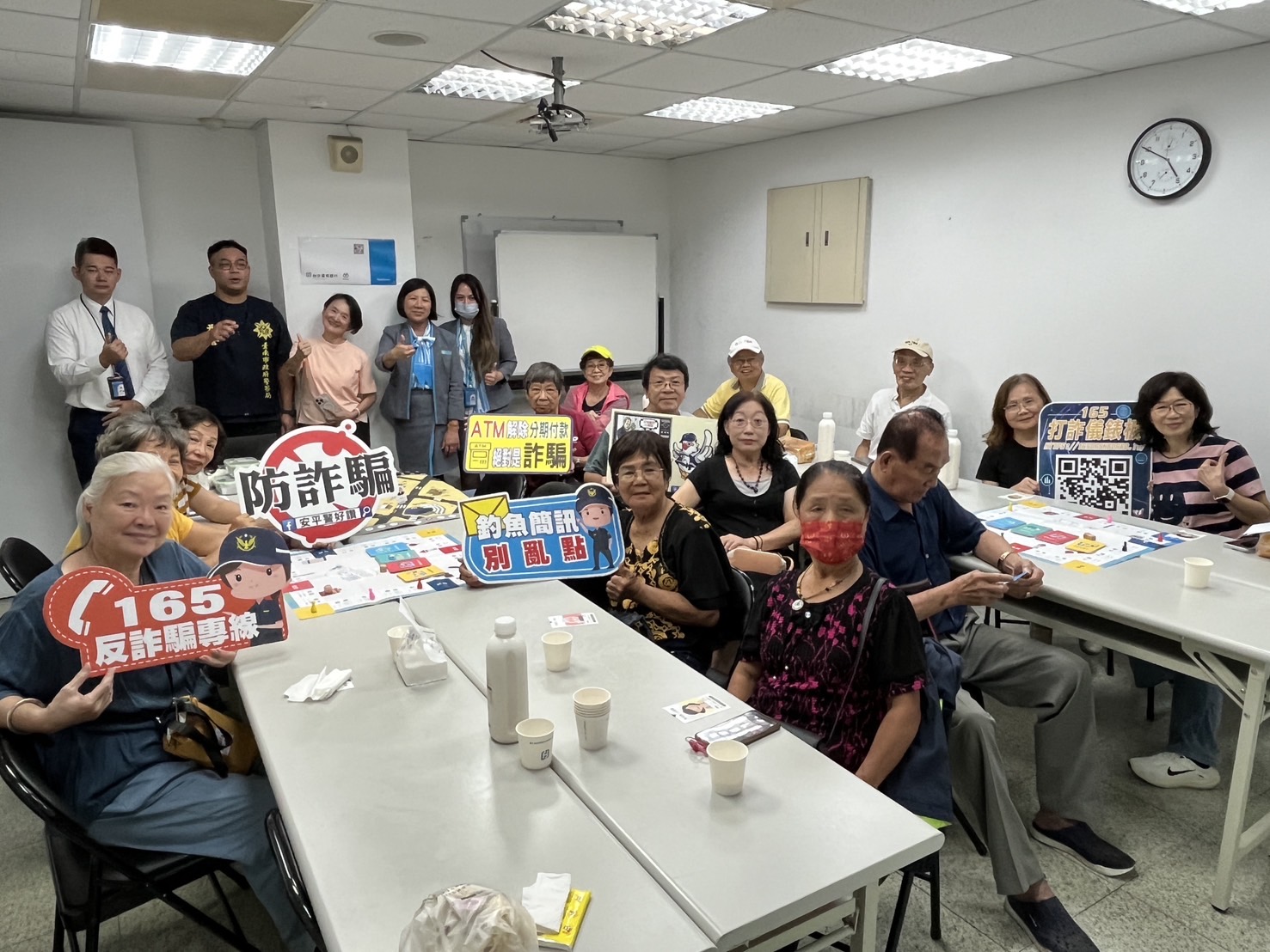 《警銀聯手推廣鷹眼即時通 反詐大使帶領長者暢玩防詐桌遊》
