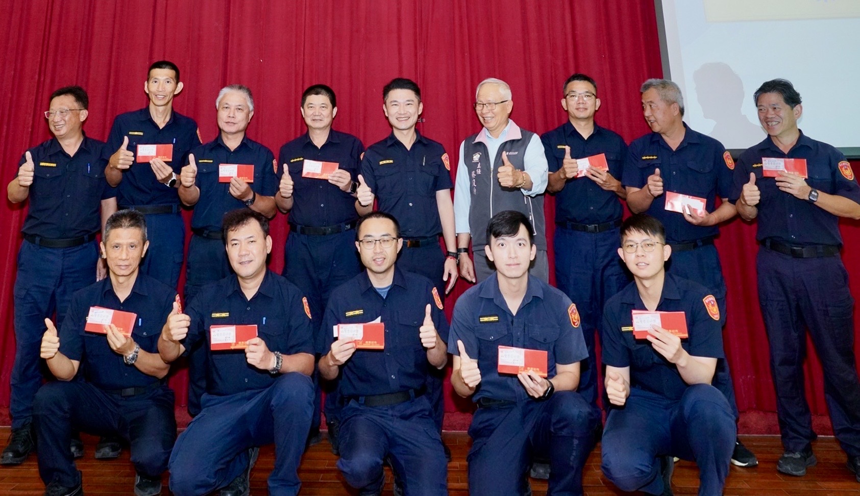 【芳苑分局歡度警察節 慈濟與警友會接力相挺】