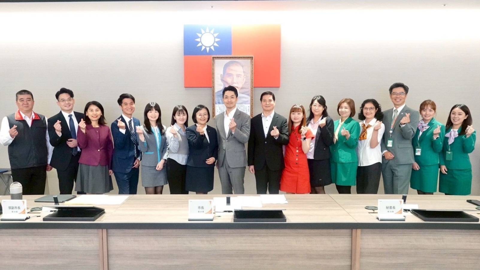 臺北市政府於今(18)日治安會報上頒發感謝狀，表揚多家金融機構成功阻詐！
