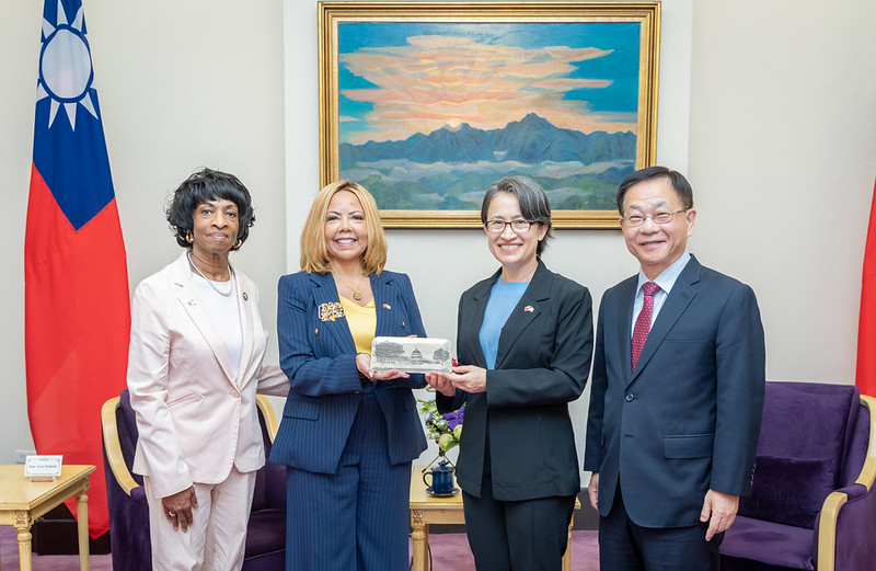 副總統接見美國聯邦眾議院訪團　盼持續深化臺美夥伴關係　共同捍衛民主自由價值