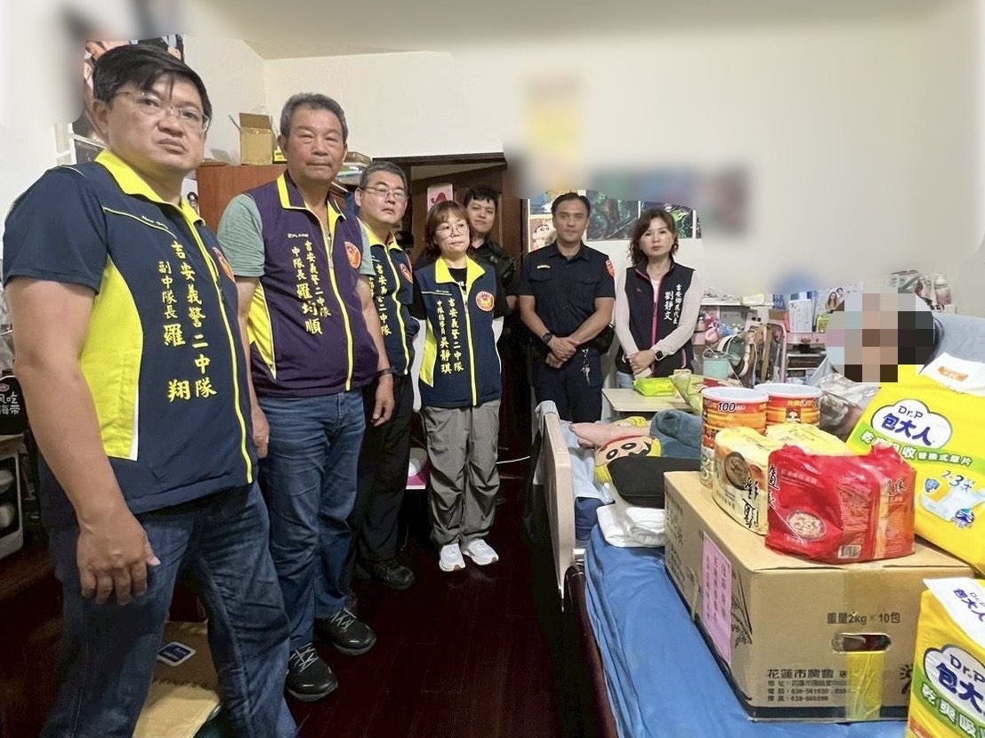 「端午送暖顯溫情！吉安警攜手義警二中隊 關懷脊傷弱勢女」