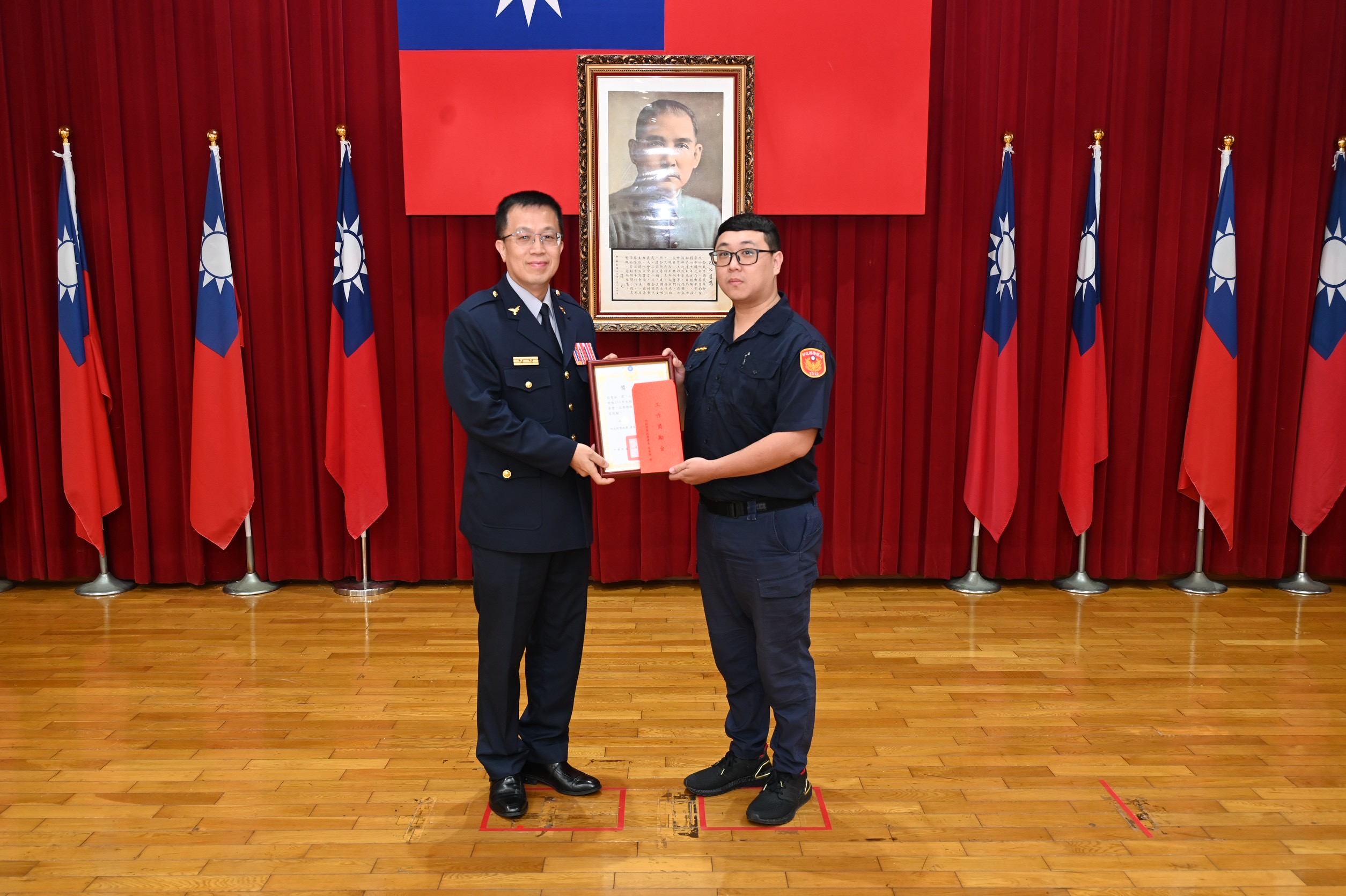好心員警接受表揚