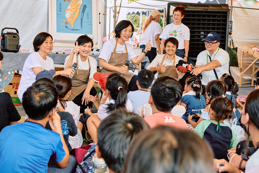 「客庄市場好好玩」首次登凱道　  細人仔用客語買菜玩出客家味