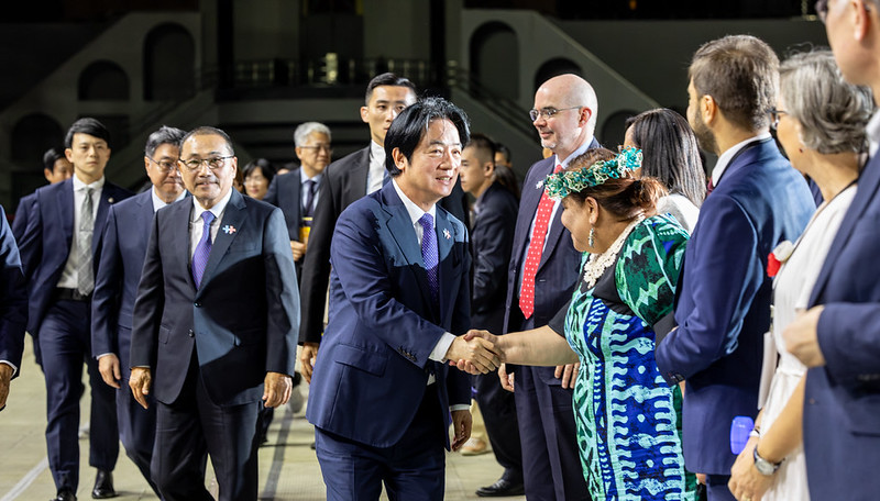 賴清德總統於10月9日接見來參加國慶史瓦濟南王國國王