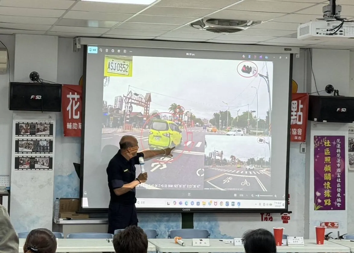 花警深入社區強化高齡交通安全宣導 攜手守護長者行車平安