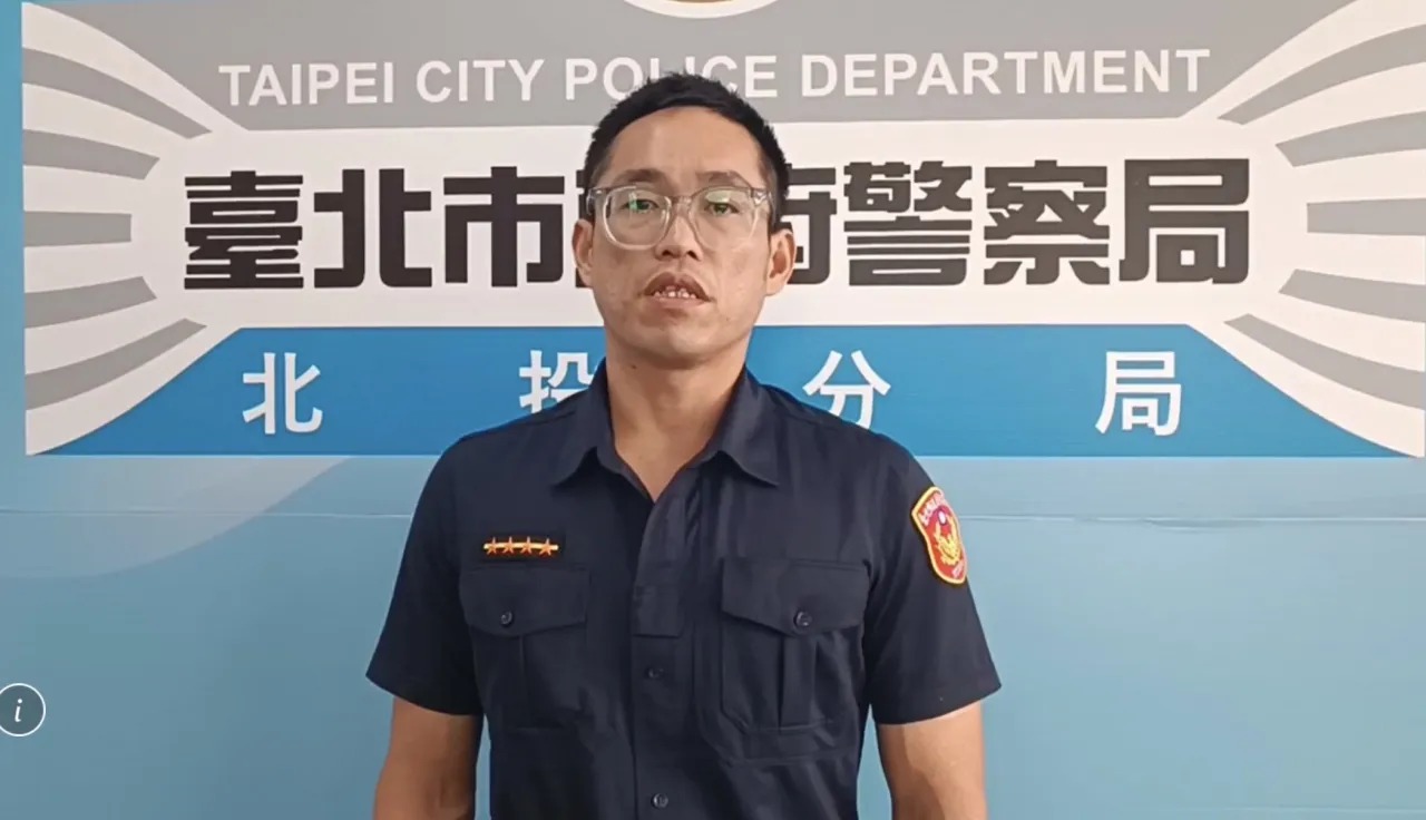 小貓受困繳費機 北投暖警神救援