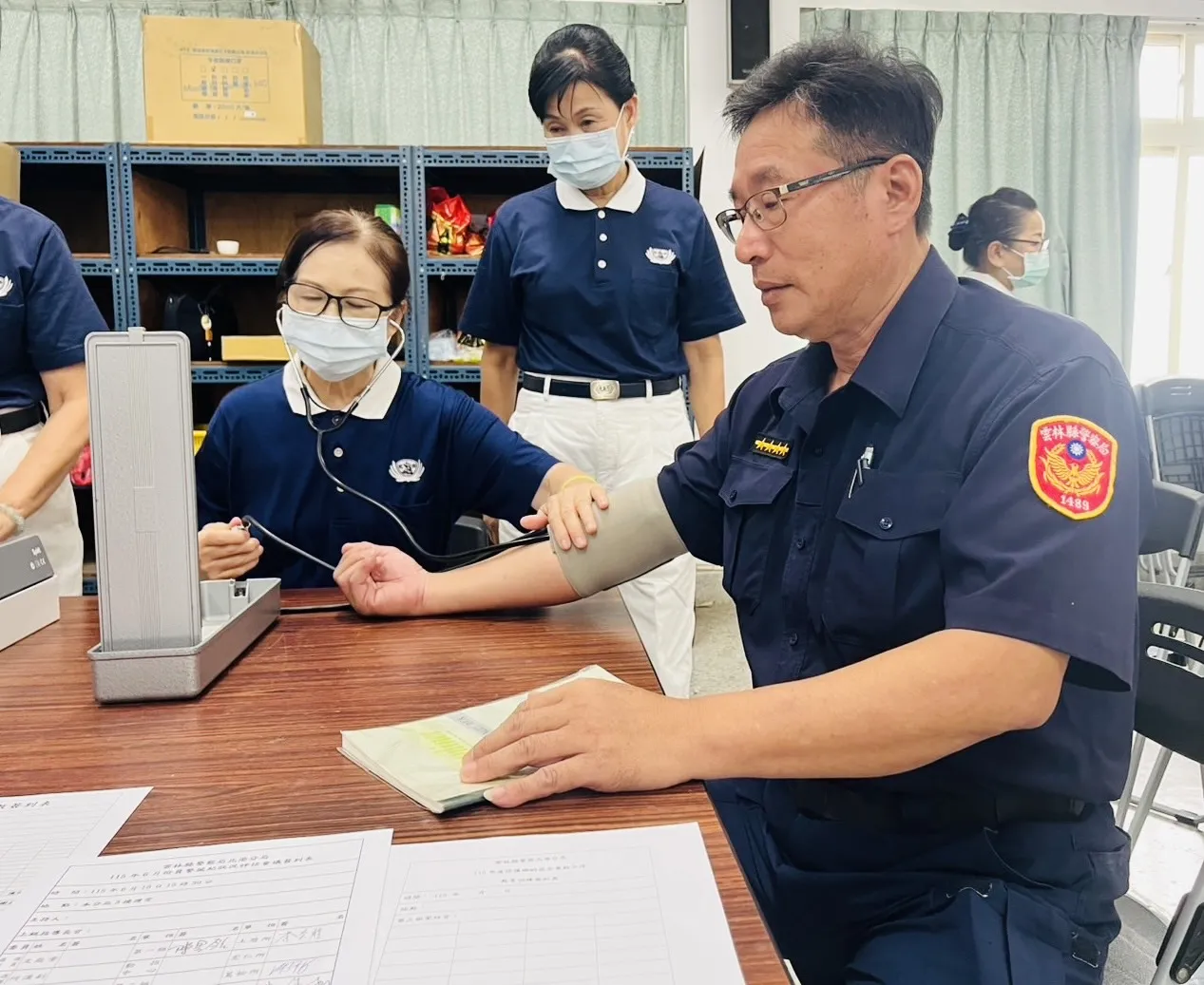 雙節將至暖警心！北港警友會發慰勉金、慈濟志工健康送愛 齊賀警察與端午佳節