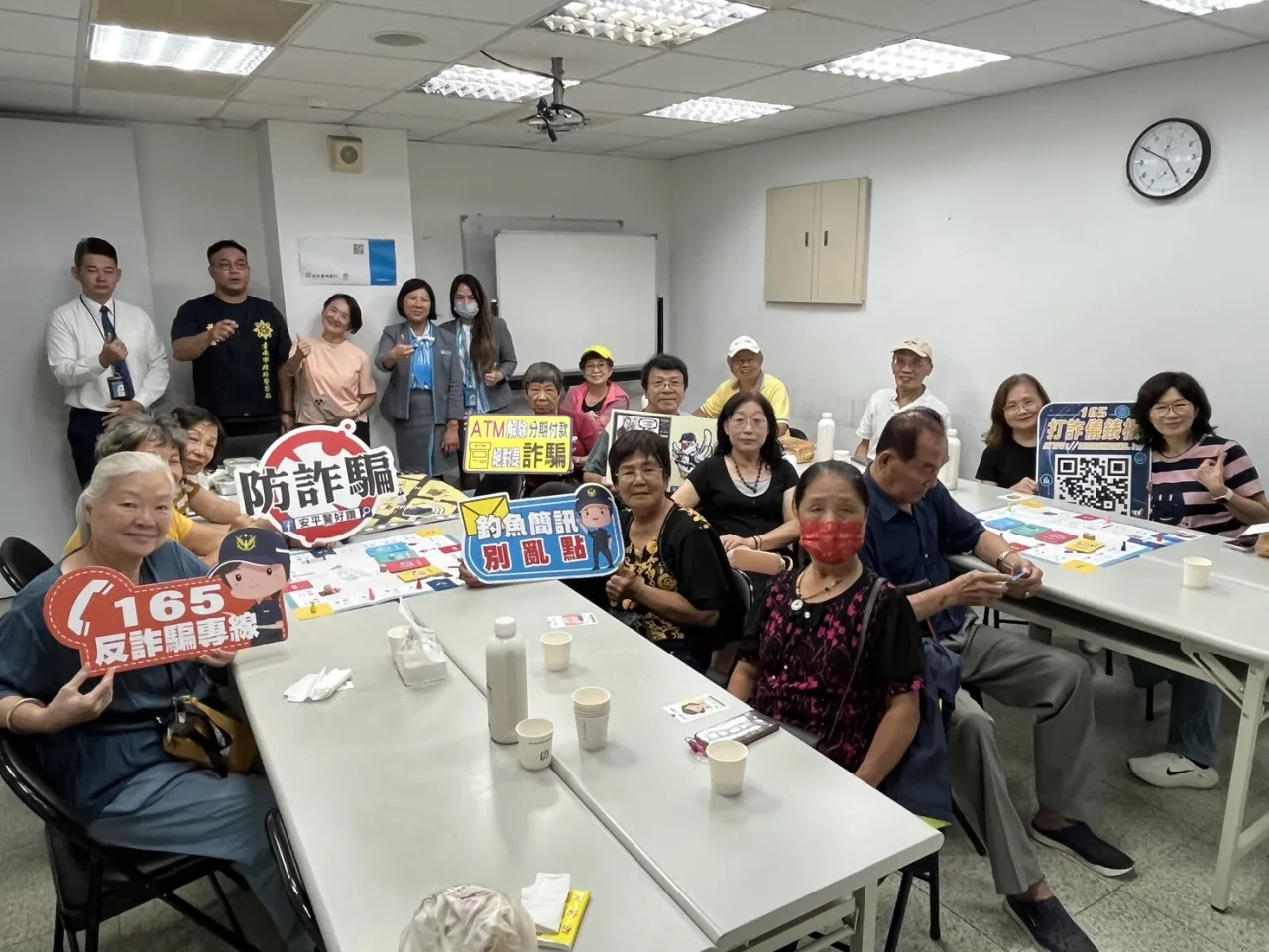 《警銀聯手推廣鷹眼即時通 反詐大使帶領長者暢玩防詐桌遊》