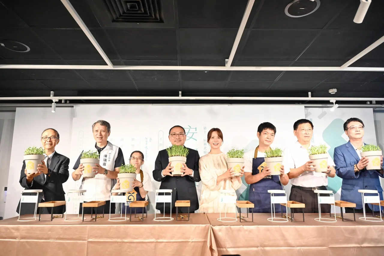 新北庇護禮「安好植光」亮相 侯友宜：共同陪伴庇護員工成長茁壯