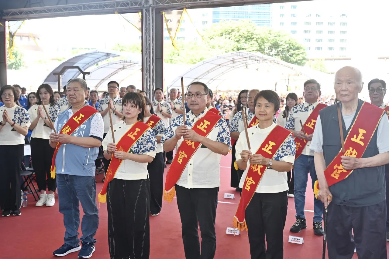 新北客家義民爺祭挑擔奉飯 侯友宜：推動客家文化「義起挺新北」