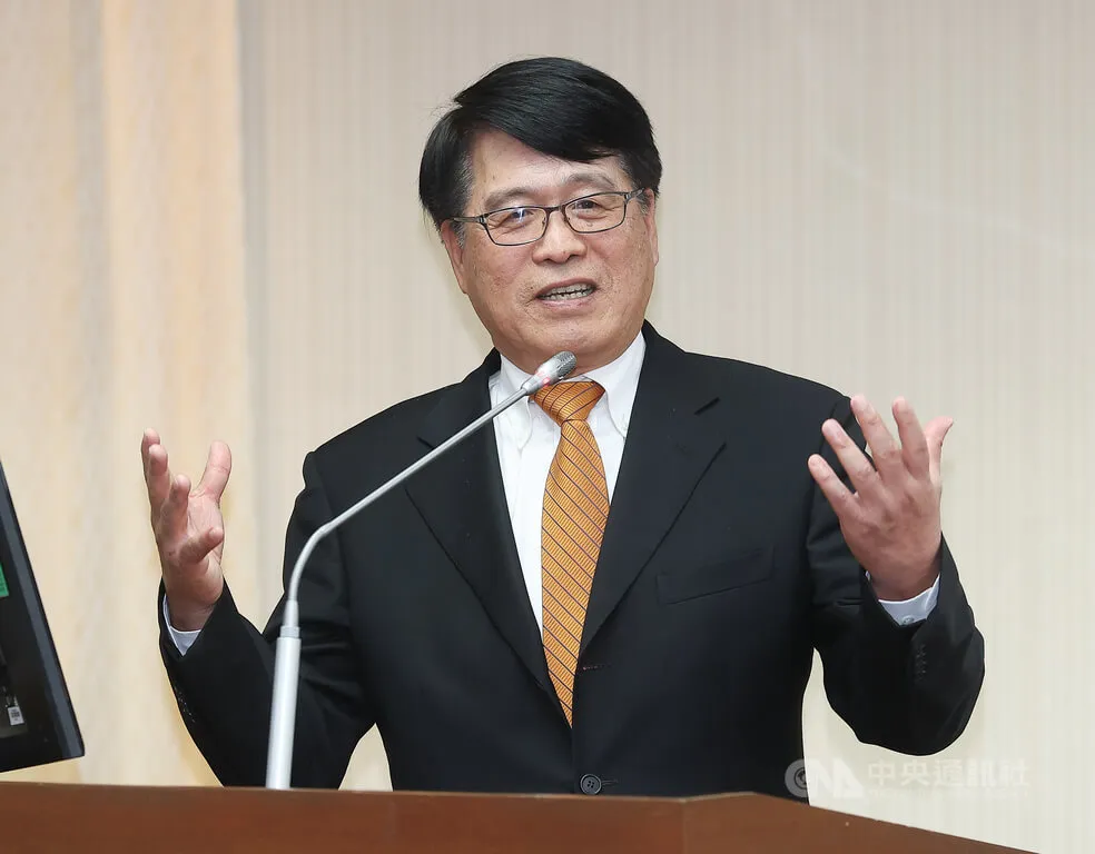 中央選舉委員會主任委員游盈隆