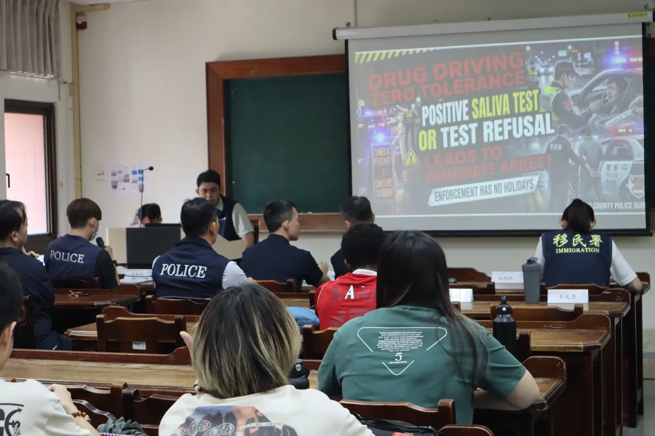 【打造安心求學環境！嘉義縣警察局攜手南華大學，以全英文宣導扎根交通安全、新型防詐與反毒，築起境外生安全防護網 圖1