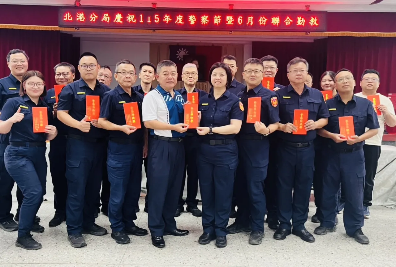 雙節將至暖警心！北港警友會發慰勉金、慈濟志工健康送愛 齊賀警察與端午佳節 圖1