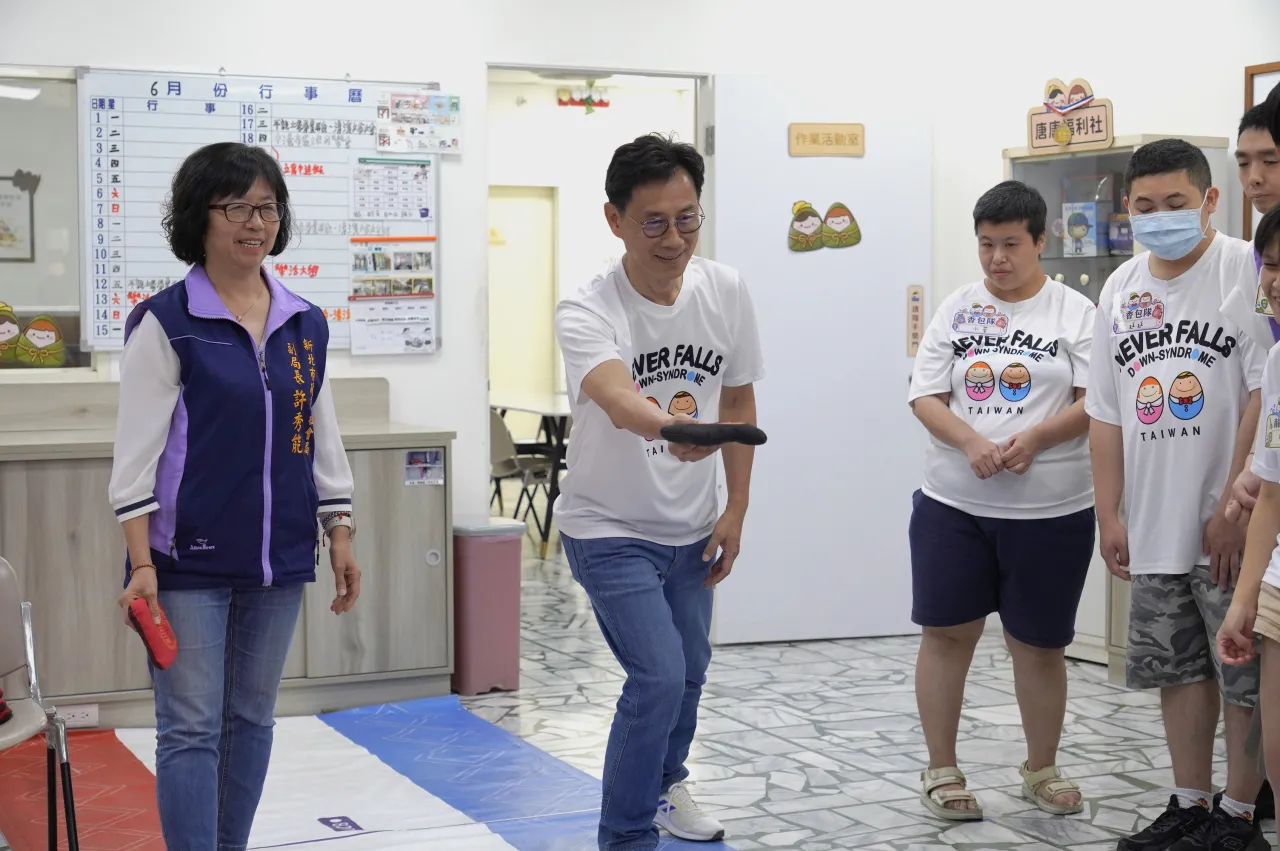 「袋走熱量、粽情共融」慶端午 新莊中港小作所唐氏兒與社區長輩PK布袋球 圖1