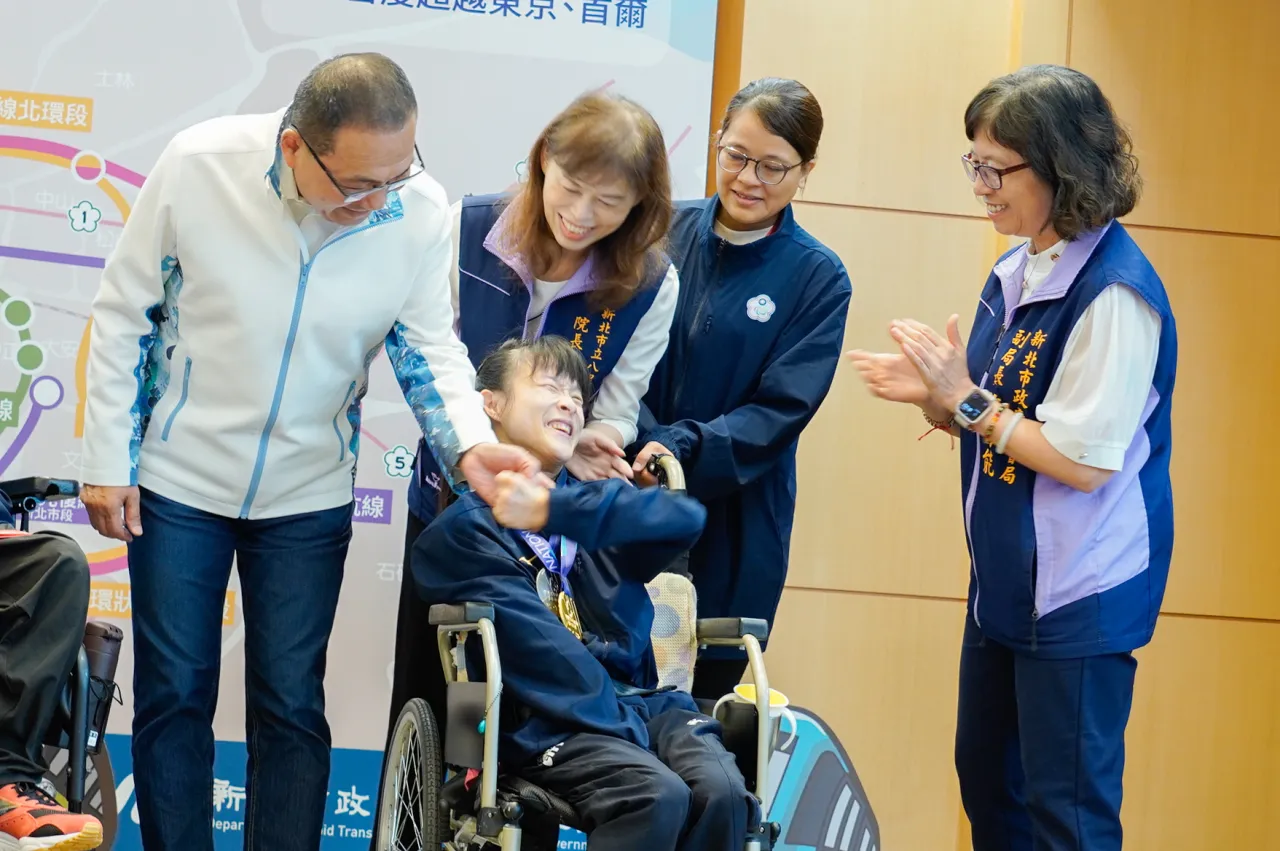 八里教養院生張孜維勇奪伯明罕地板滾球雙冠 許佩珊榮獲全障運殊榮 侯友宜讚熱愛生命 圖1