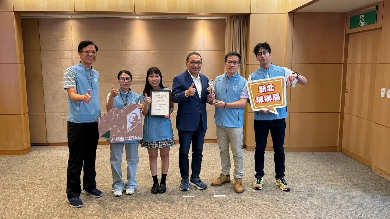 全國第一！新北「2026馬路好行」囊括14項大獎 市政會議獻獎侯友宜肯定工程團隊努力 圖3