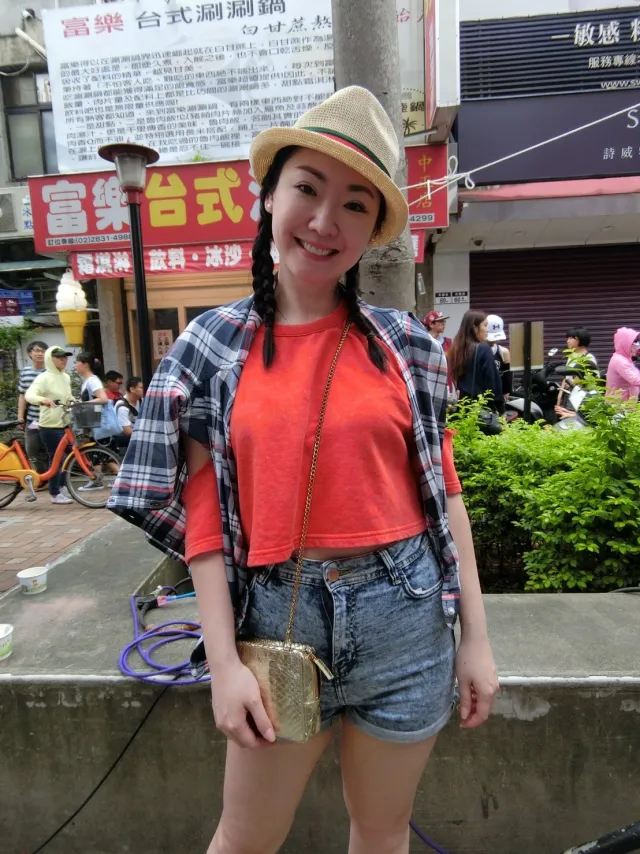 上SWAG為錢脫衣 王俐人回嗆要給誰看奶是我的權利！