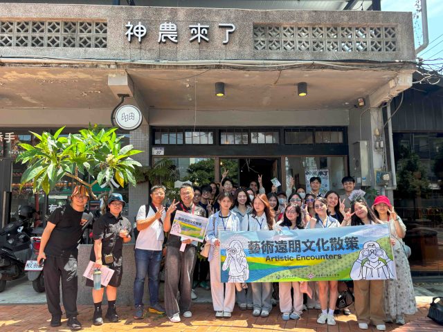 藝術遠朋外籍生走訪大溪  竹美館與明新科大共推國際文化交流