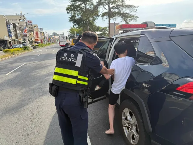 暖警助弱勢兒童返家