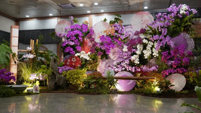臺灣花卉和風慶典創意展演 臺日貴賓持「花伴扇」搧送祝福