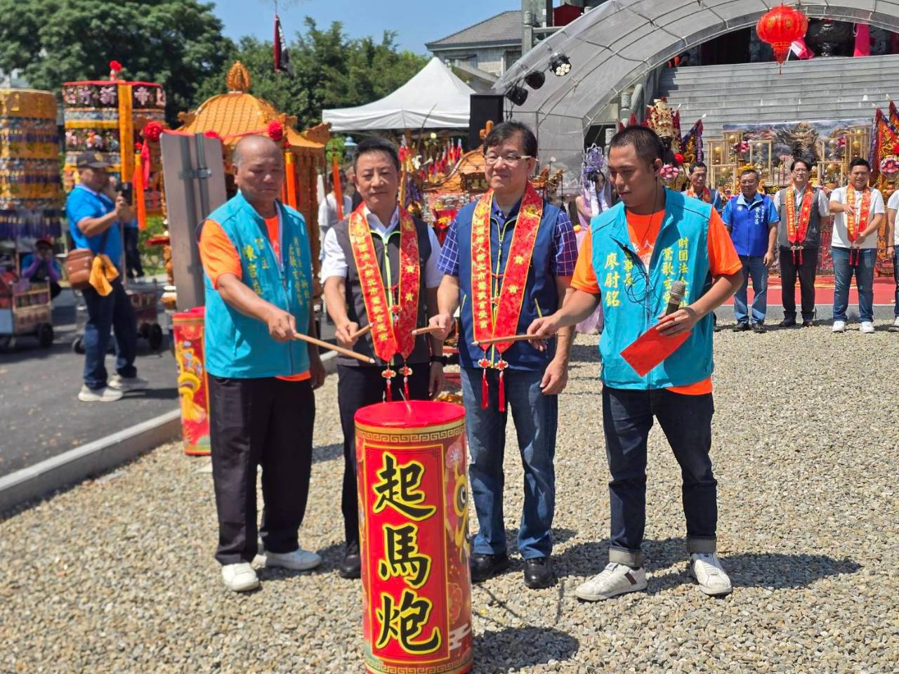 鶯歌玄受宮入火安座二載遶境大典 民政局長參拜祈福 圖4